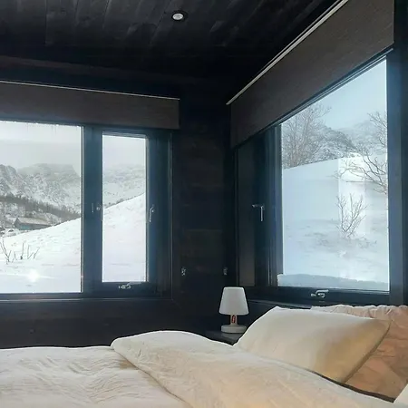 Mountain With And Trails At The Door 펜션